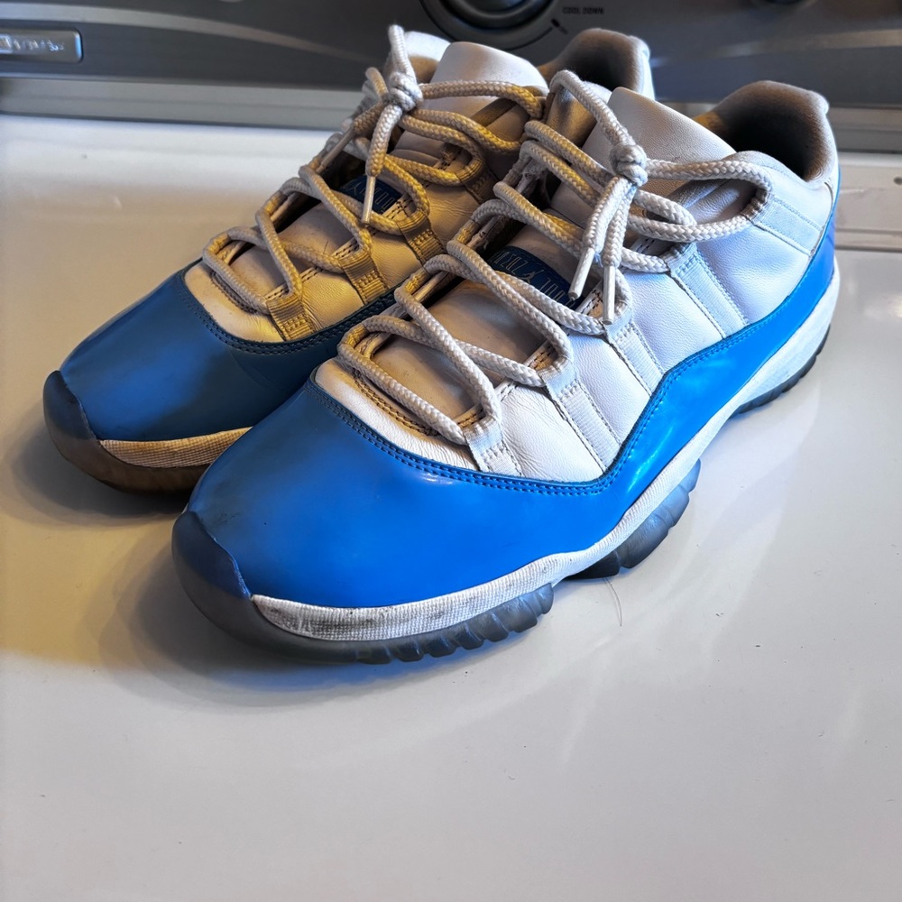 Jordan 11 retro low university blue